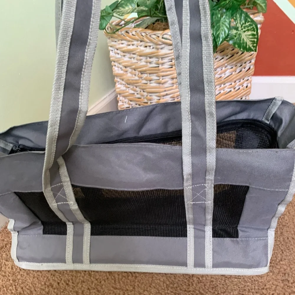 Pet carrier/travel bag